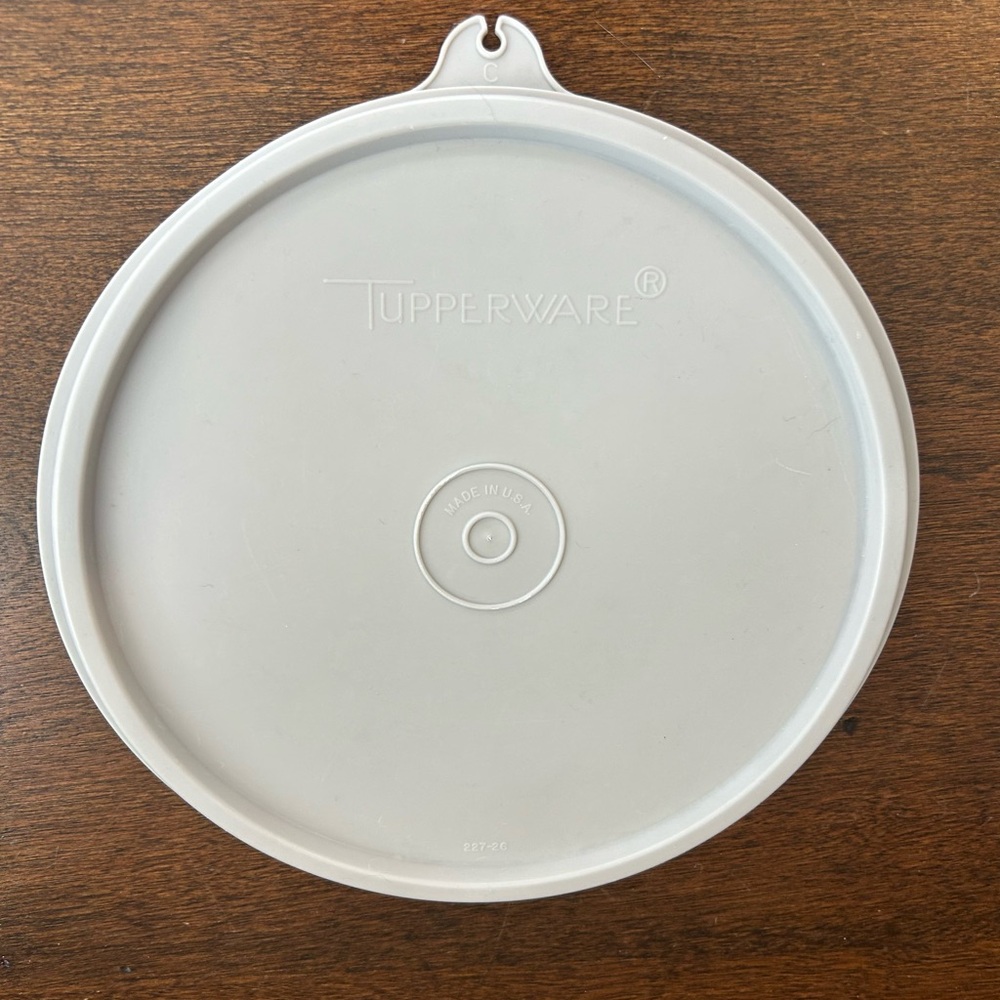 Tupperware 227-26 Replacement “C” Lid Gray Color Seal Good Condition Slight Warp
